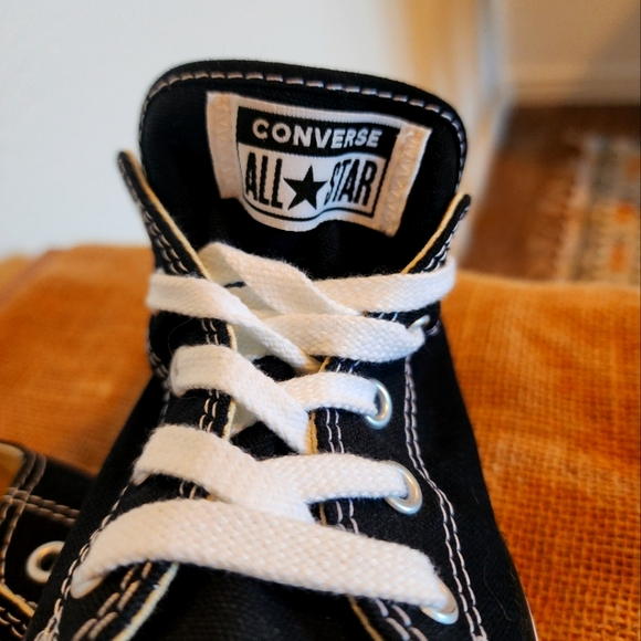 Converse Classic Chuck Taylor Low Top Size 7 - Picture 5 of 9